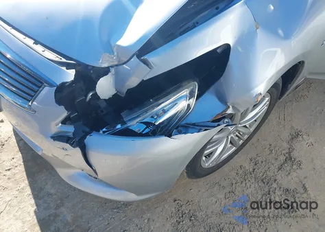 2015 Infiniti Q40 z USA, uszkodzony, nr VIN JN1CV6AR9FM520653